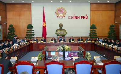 Bộ trưởng Bộ Kế hoạch và Đầu tư Bùi Quang Vinh trình bày Báo cáo tình hình thực hiện Nghị quyết số 01/NQ-CP ngày 3-1-2012 và Nghị quyết số 13/NQ-CP ngày 10-5-2012 của Chính phủ. - Ảnh: VGP/Nhật Bắc