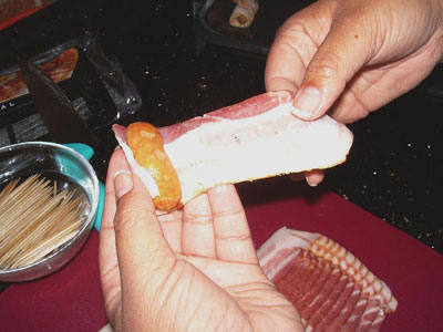 Món ăn: Lạ miệng dễ làm thịt ba chỉ cuốn xúc xích