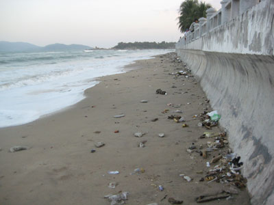 Bãi biển chưa sạch