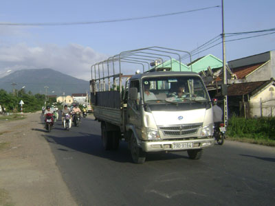 Ngày 1-1-2013, sẽ tiến hành thu phí đường bộ đối với các loại ô tô và xe máy.