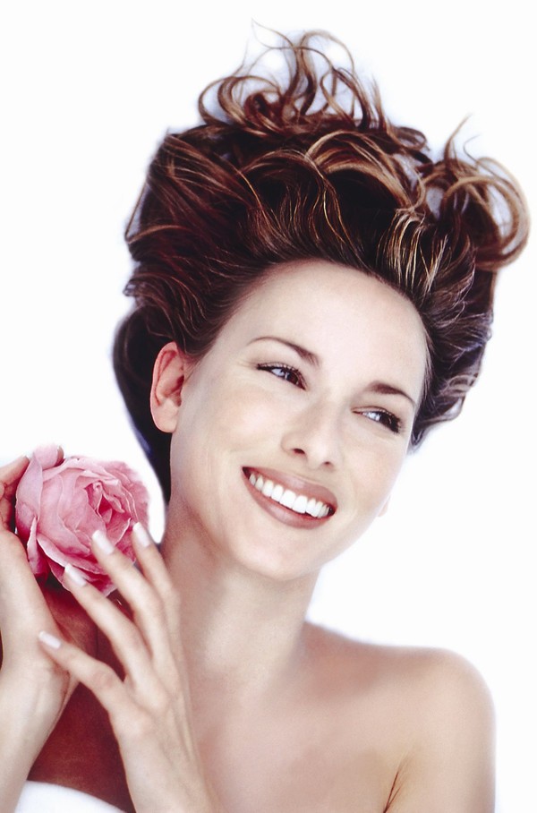 4 mẹo nhỏ chăm sóc tóc bóng mượt mùa lạnh