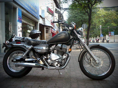 Honda Rebel 250 - nét cổ điển giữa Sài Gòn