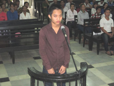 Bị đánh, thiếu niên dùng rựa chém chết người