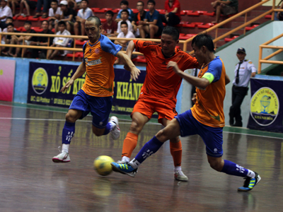 Tứ kết nghẹt thở và đầy bất ngờ