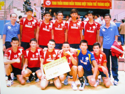 Trẻ vững bước, già sảy chân