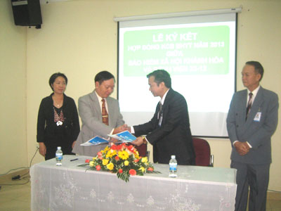 Khám, chữa bệnh bảo hiểm y tế cho gần 2.700 lượt người