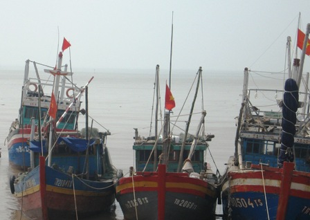 Nhiều tàu cá miền Trung gặp nạn trên biển