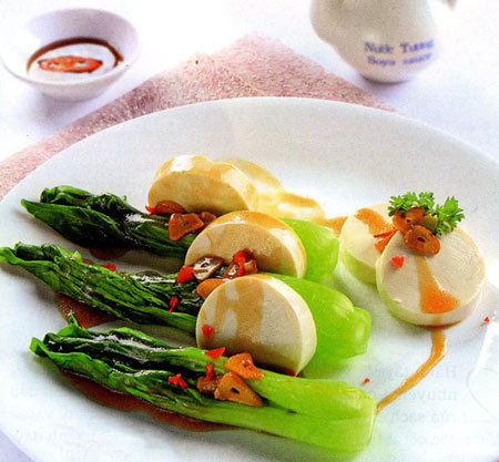 Món ăn: Đậu hũ và cải thìa xào tỏi xốt cay