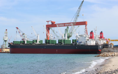 Tàu vào tiếp nhận dầu Kho xăng dầu ngoại quan vân phong.