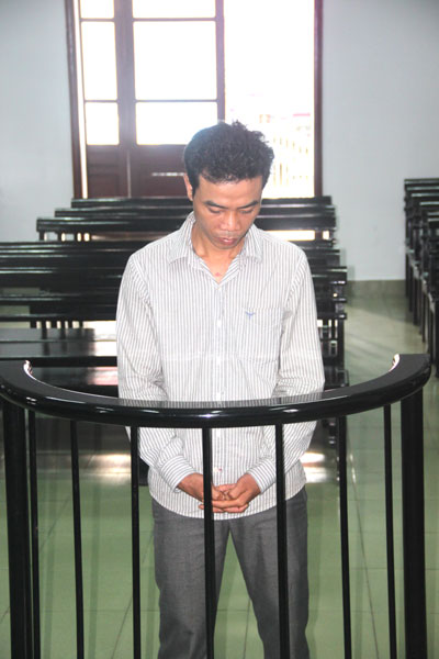 Đánh người gây thương tích còn chống người thi hành công vụ