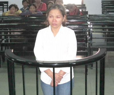 Bán giùm ma túy để được uống bia