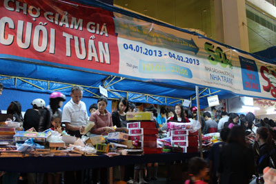 Nhà sách Phương Nam tổ chức “Chợ giảm giá cuối tuần”