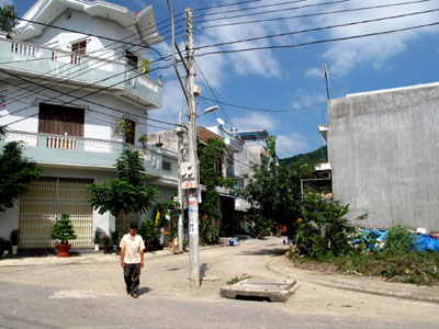 Nhiều vật cản ngay ngã ba đường!