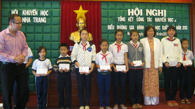 Sáng 18-1, Hội Khuyến học (KH) TP. Nha Trang tổ chức hội nghị tổng kết công tác KH và biểu dương gia đình hiếu học xuất sắc năm 2012.