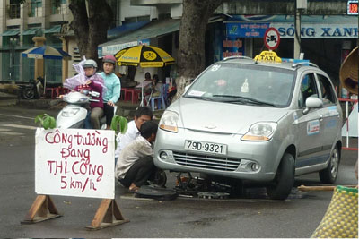 Lạm dụng biển báo