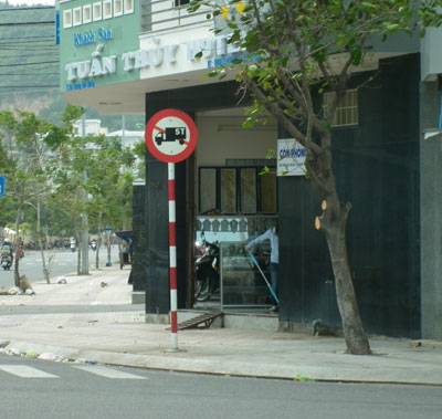 Biển báo đã được khắc phục