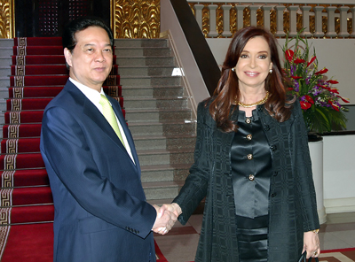 Thủ tướng Nguyễn Tấn Dũng khẳng định với Tổng thống Cristina Femández de Kirchner, Việt Nam hoan nghênh và chào đón các doanh nghiệp của Argentina sang hợp tác, đầu tư tại Việt Nam-Ảnh: VGP/Nhật Bắc