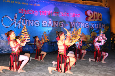 Kỷ niệm ngày thành lập Đảng 3-2 và đón Tết nguyên đán 2013, các đơn vị hoạt động trong lĩnh vực văn hóa đang khẩn trương chuẩn bị chương trình để có thể phục vụ đông đảo người dân và du khách một cách tốt nhất.