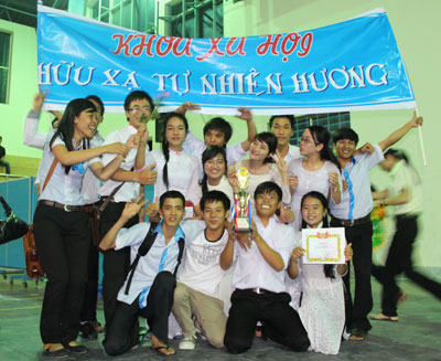 Khoa Xã hội đạt giải nhất