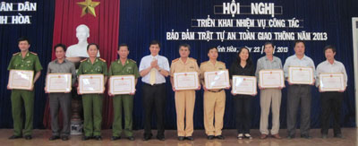 Tổng kết công tác đảm bảo trật tự an toàn giao thông năm 2012