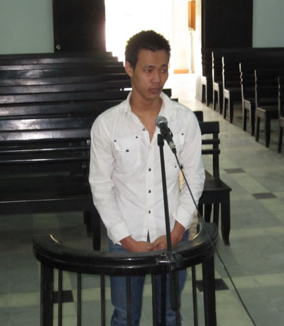 Bị cáo Dương Hoàn Lương trước vành móng ngựa.