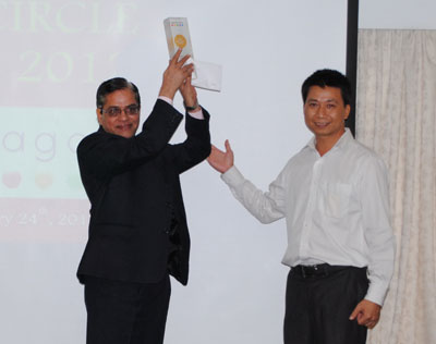 Nhận giải thưởng Gold Circle