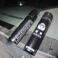 3 nữ sinh đi cấp cứu vì hít phải hơi cay