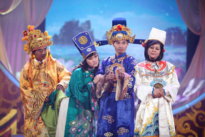 Các nghệ sĩ trong chương trình “Táo quân 2013”.