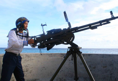Bộ đội đảo Tốc Tan luôn chắc tay súng, làm chủ vũ khí bảo vệ biển, đảo quê hương.