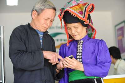 Sản phẩm “Bộ tính năng Buôn làng” giúp đồng bào dân tộc sử dụng điện thoại di động dễ dàng hơn.