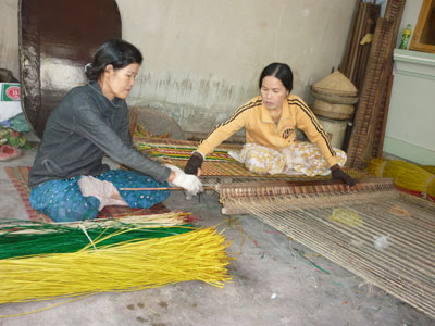 Các làng nghề tất bật vào mùa Tết