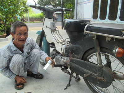 Tạo nguồn điện 220V từ động cơ xe máy.