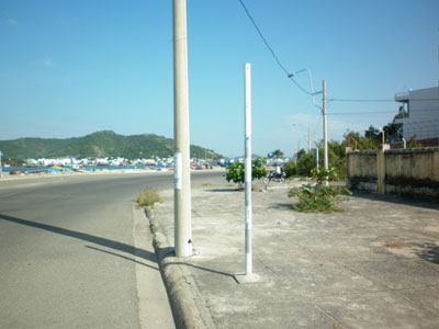 Trụ còn, biển báo mất!