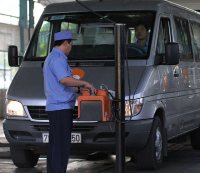 Ô tô thuận lợi, xe máy vẫn chờ