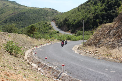 Con đường nối liền từ xã Ninh Phước đến Ninh Vân đang mang lại nhiều hy vọng cho Ninh Vân trong phát triển kinh tế.