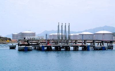 Kho xăng dầu ngoại quan Vân Phong, một trong 4 dự án lớn ở Ninh Phước đã đi vào hoạt động.