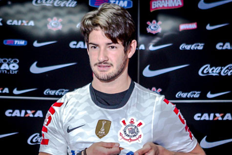 Pato trong bộ dạng bảnh bao tại Corinthians