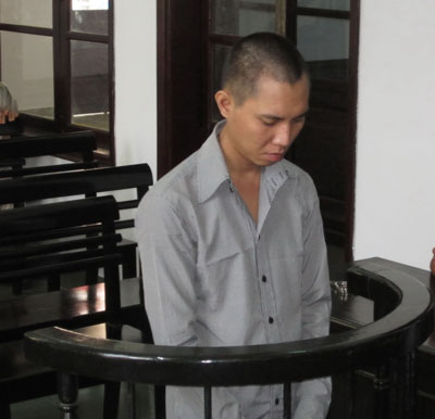  Bị cáo Ngô Lê Ngọc Duy trước vành móng ngựa.