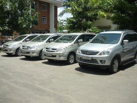 Giá tăng gấp đôi, xe vẫn khan hiếm