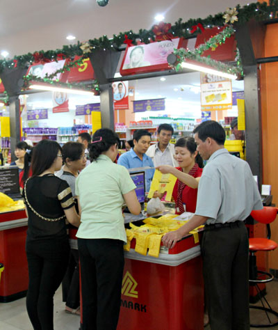  IMG-05: Quầy tính tiền của Siêu thị Maximark luôn đông khách.