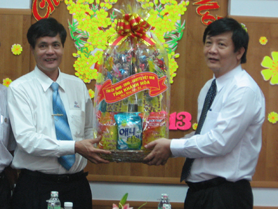 Thăm, chúc Tết Công ty TNHH Một thành viên Môi trường đô thị Nha Trang và Công ty Cổ phần Điện lực Khánh Hòa