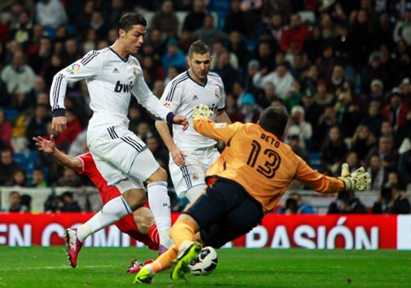 Mourinho hé lộ đội hình Real ở trận gặp M.U