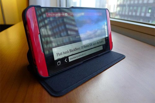 Đập hộp BlackBerry Z10 màu đỏ