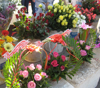 Quà tặng Ngày Tình yêu đa dạng, sức mua chậm