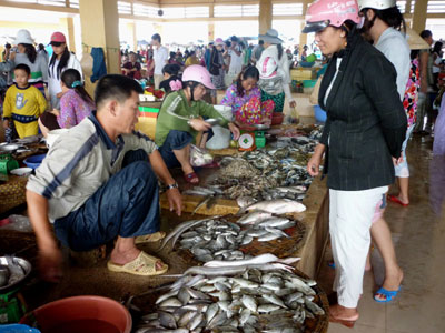 Giá thủy hải sản vẫn cao.  