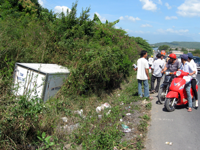 Đổ đèo, xe tải tông xe máy