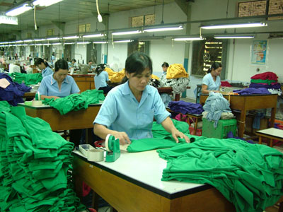  Quần áo may sẵn là một trong những sản phẩm chủ yếu tăng khá.