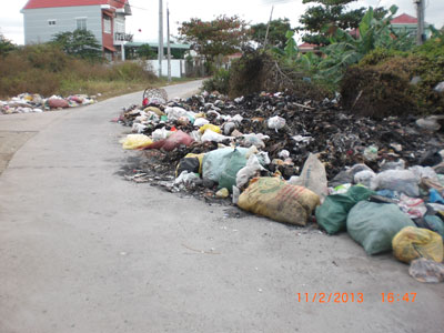 Rác tràn đường liên thôn