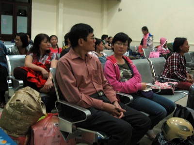 Tàu SE15 trật bánh, hàng trăm hành khách thoát nạn