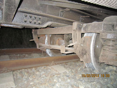 Do tấm đan đường ray bị vênh